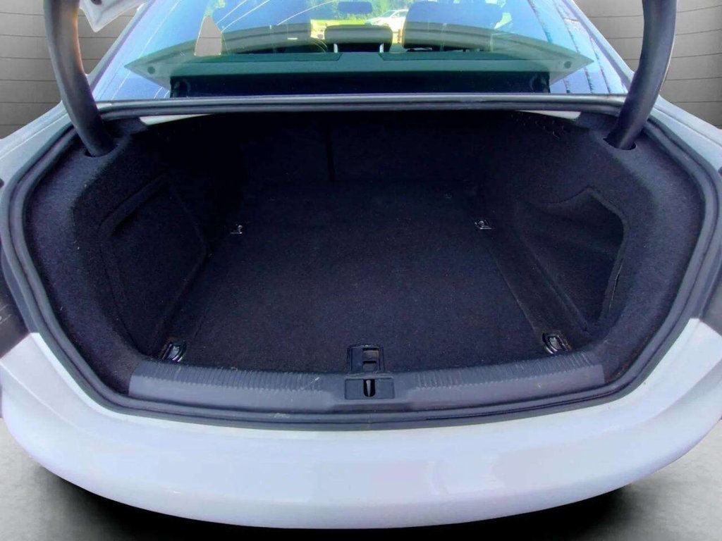 2010 Audi A4 4dr Sedan Automatic quattro 2.0T Premium - 22928593 - 11