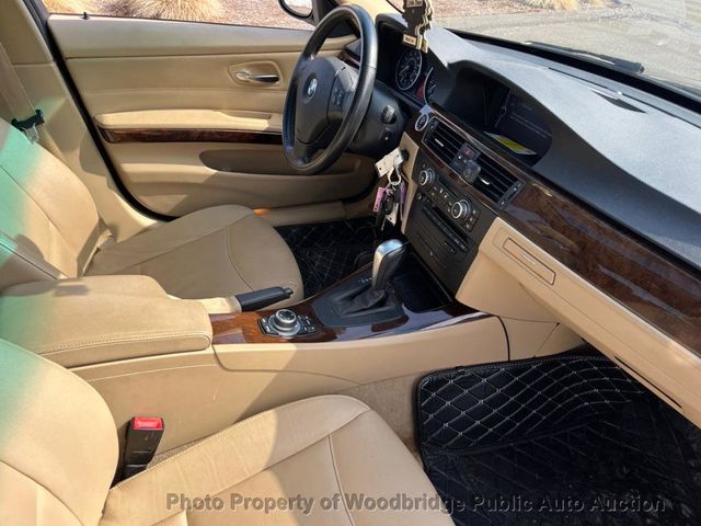 2010 BMW 3 Series 328i xDrive - 22999485 - 9