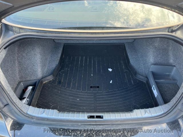 2010 BMW 3 Series 328i xDrive - 22999485 - 11