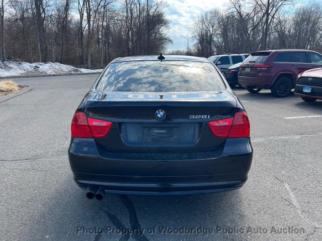 2010 BMW 3 Series 328i xDrive - 22999485 - 3