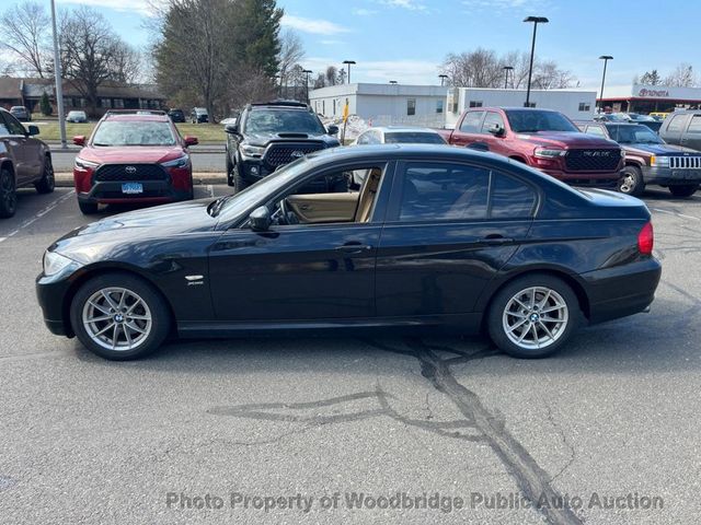 2010 BMW 3 Series 328i xDrive - 22999485 - 4