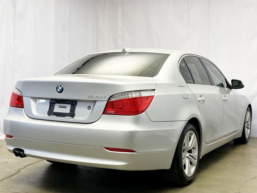 2010 BMW 5 Series 528i - 22629085 - 9