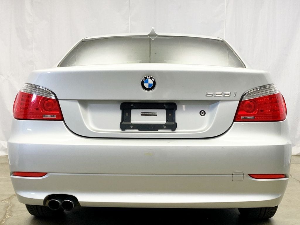 2010 BMW 5 Series 528i - 22629085 - 11