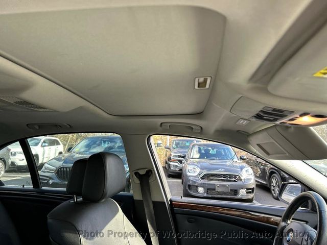 2010 BMW 5 Series 528i xDrive - 22953034 - 9