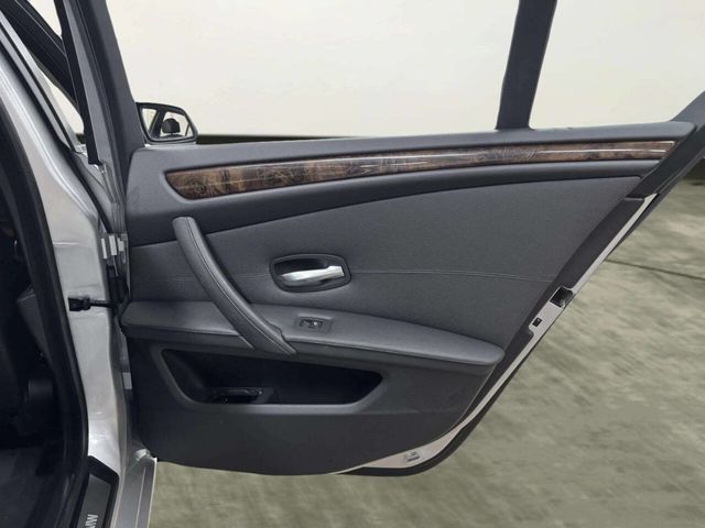 2010 BMW 5 Series 528i xDrive - 22996137 - 17