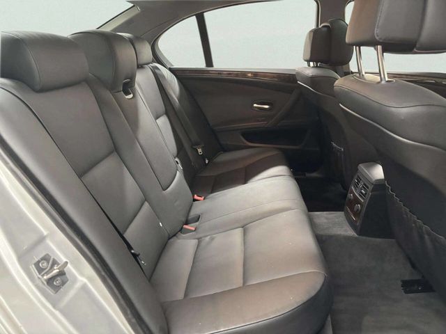 2010 BMW 5 Series 528i xDrive - 22996137 - 18