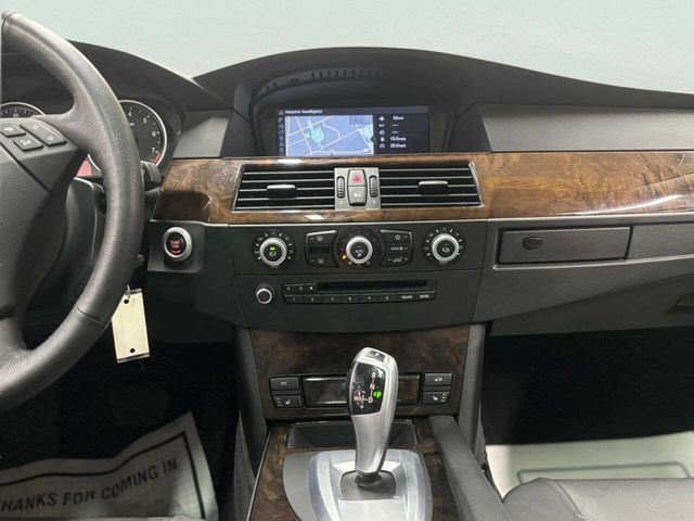 2010 BMW 5 Series 528i xDrive - 22996137 - 24