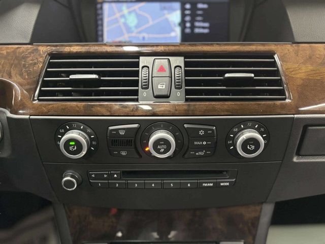 2010 BMW 5 Series 528i xDrive - 22996137 - 26