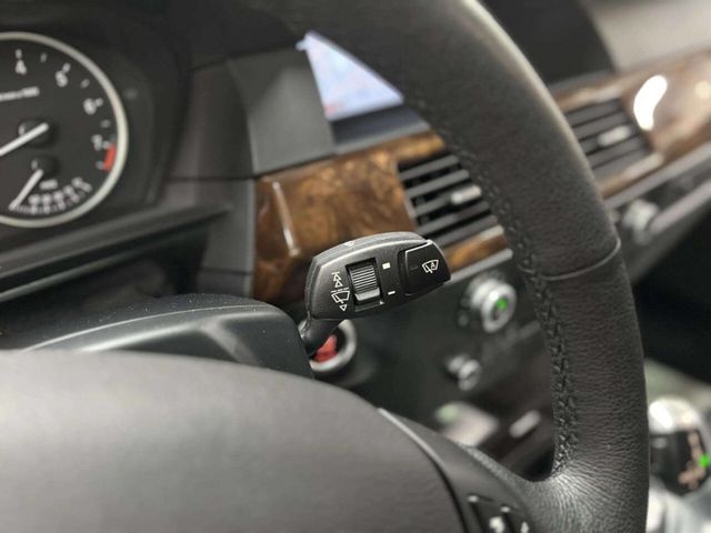 2010 BMW 5 Series 528i xDrive - 22996137 - 36