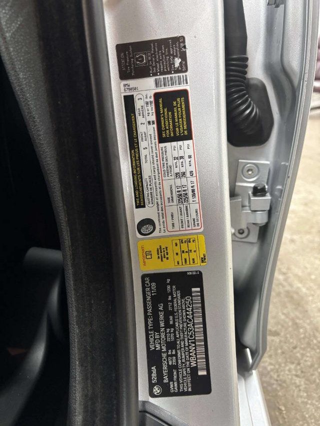 2010 BMW 5 Series 528i xDrive - 22996137 - 39