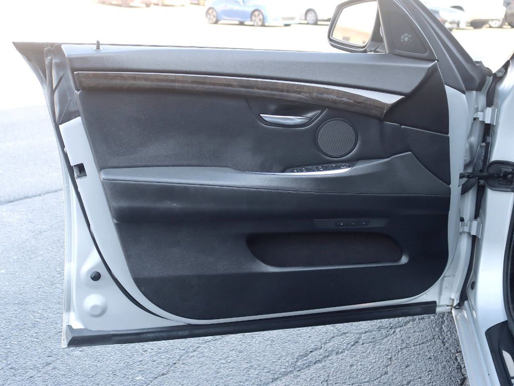 2010 BMW 5 Series Gran Turismo 550i xDrive Gran Turismo - 22188515 - 28