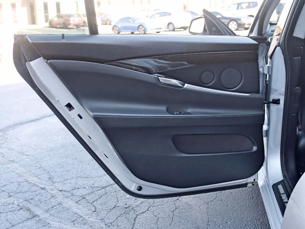 2010 BMW 5 Series Gran Turismo 550i xDrive Gran Turismo - 22188515 - 30