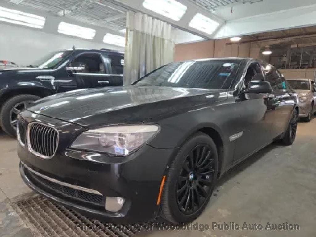 2010 BMW 7 Series 750Li xDrive - 22989704 | Video 1