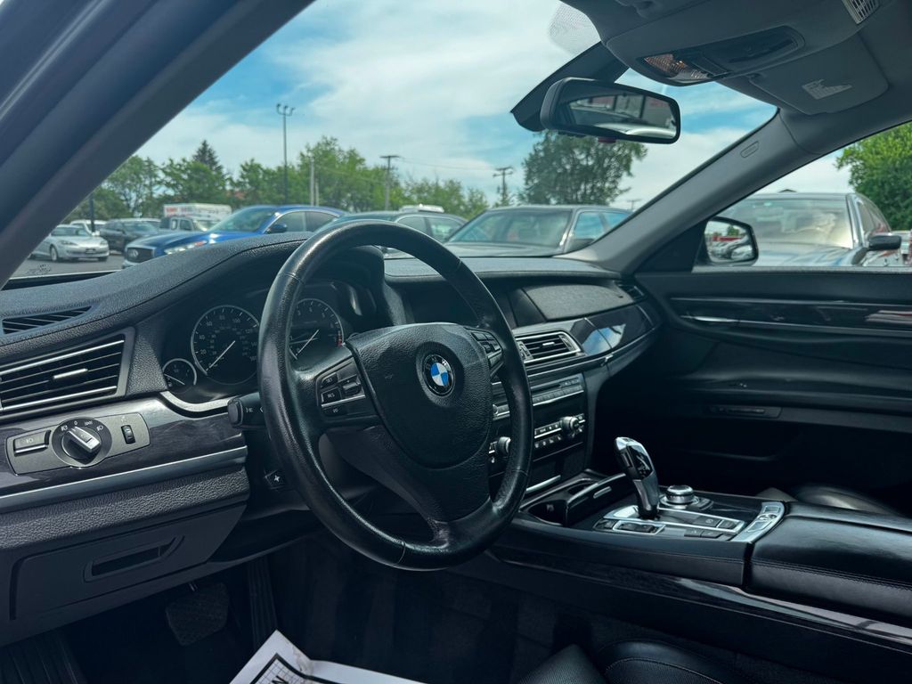 2010 BMW 7 Series 750Li xDrive - 23031359 - 9