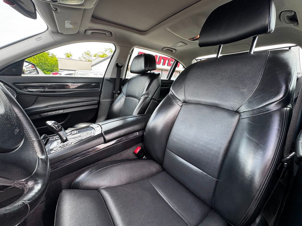 2010 BMW 7 Series 750Li xDrive - 23031359 - 14
