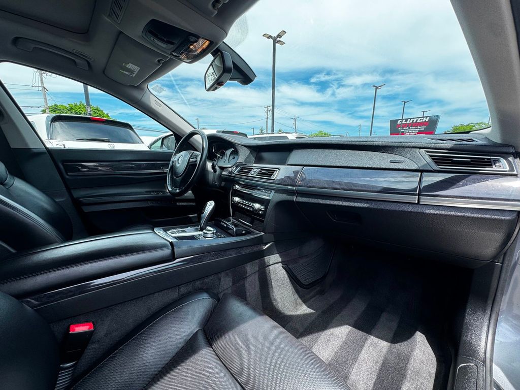 2010 BMW 7 Series 750Li xDrive - 23031359 - 19