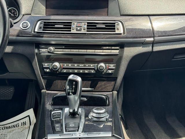 2010 BMW 7 Series 750Li xDrive - 23031359 - 21