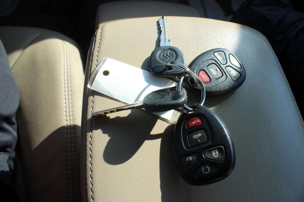 2010 Buick Lucerne 4dr Sedan CXL - 22927045 - 24