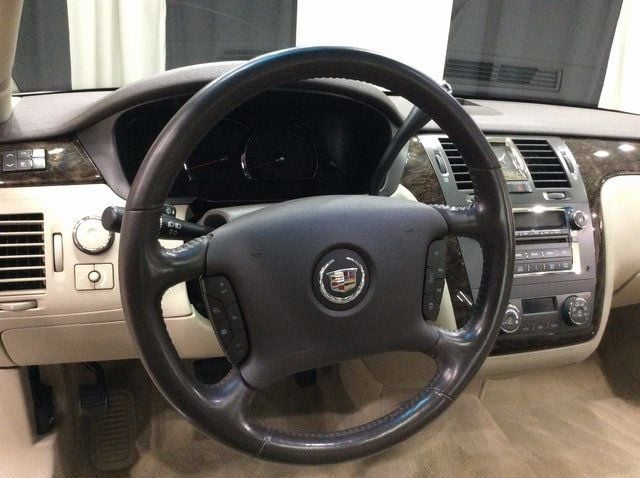 2010 Cadillac DTS Luxury photo 10
