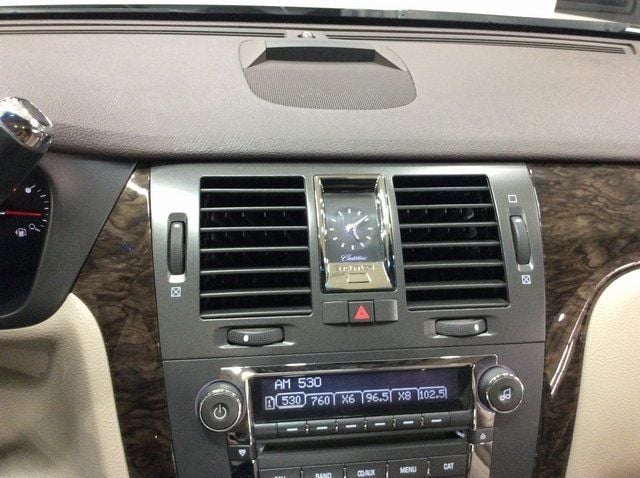 2010 Cadillac DTS Luxury photo 14