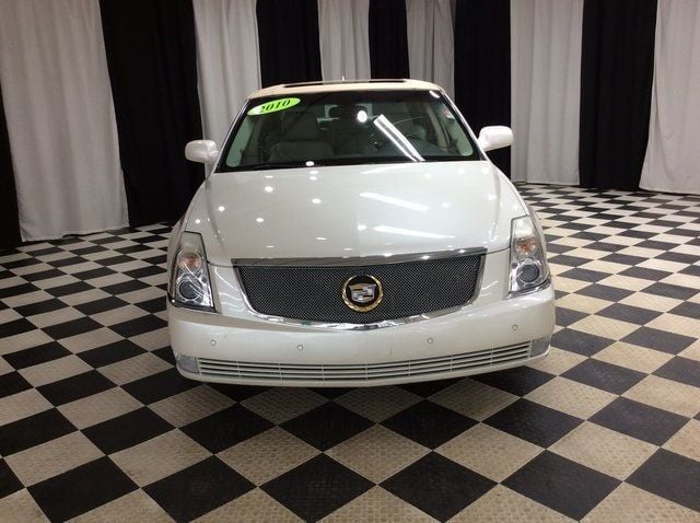 2010 Cadillac DTS Luxury photo 2