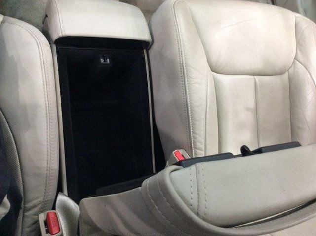 2010 Cadillac DTS Luxury photo 18