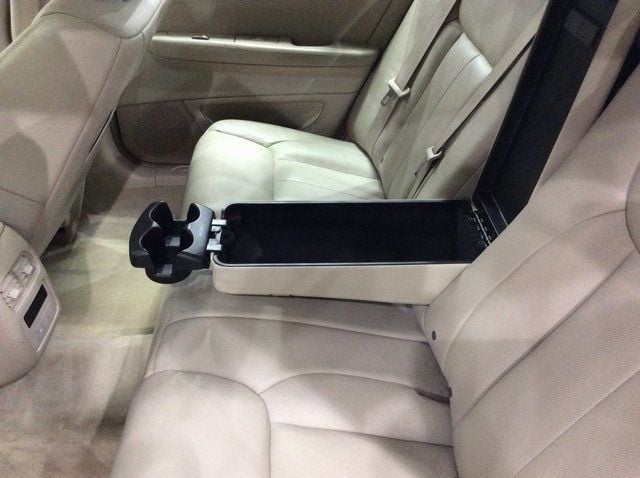 2010 Cadillac DTS Luxury photo 21