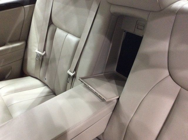 2010 Cadillac DTS Luxury photo 23