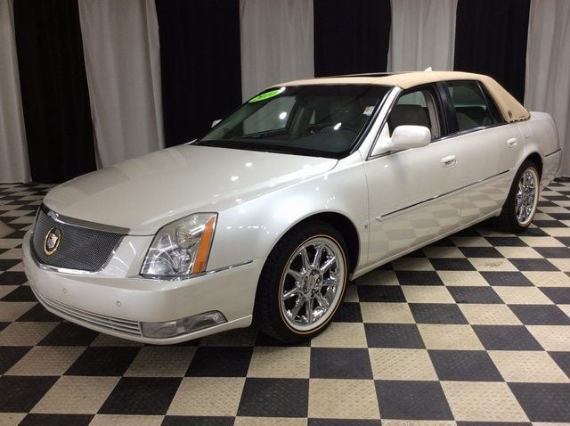 2010 Cadillac DTS Luxury photo 3