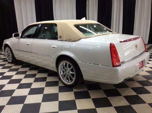 2010 Cadillac DTS Luxury photo 4