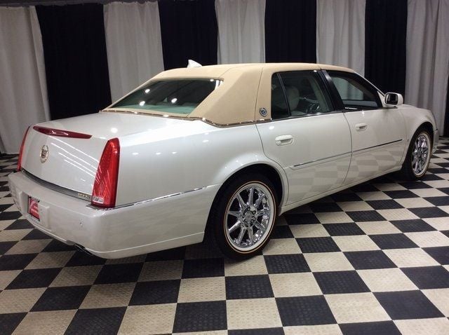 2010 Cadillac DTS Luxury photo 6
