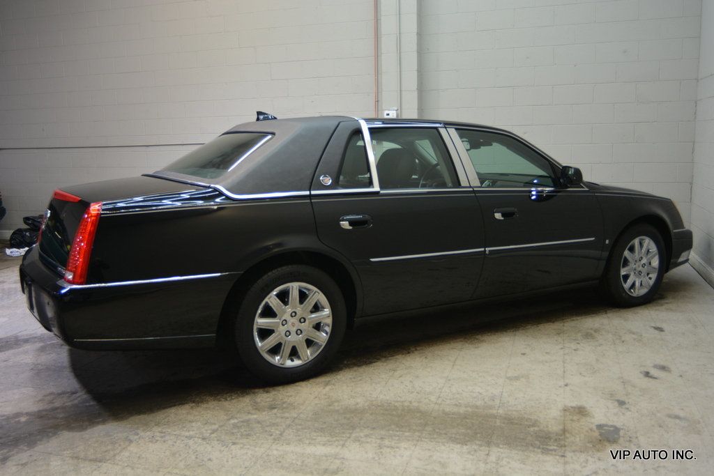 2010 Cadillac DTS 4dr Sedan w/1SD - 22973882 - 31