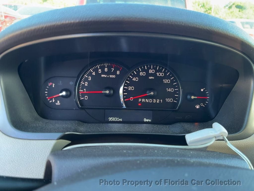 2010 Cadillac DTS Premium photo 6