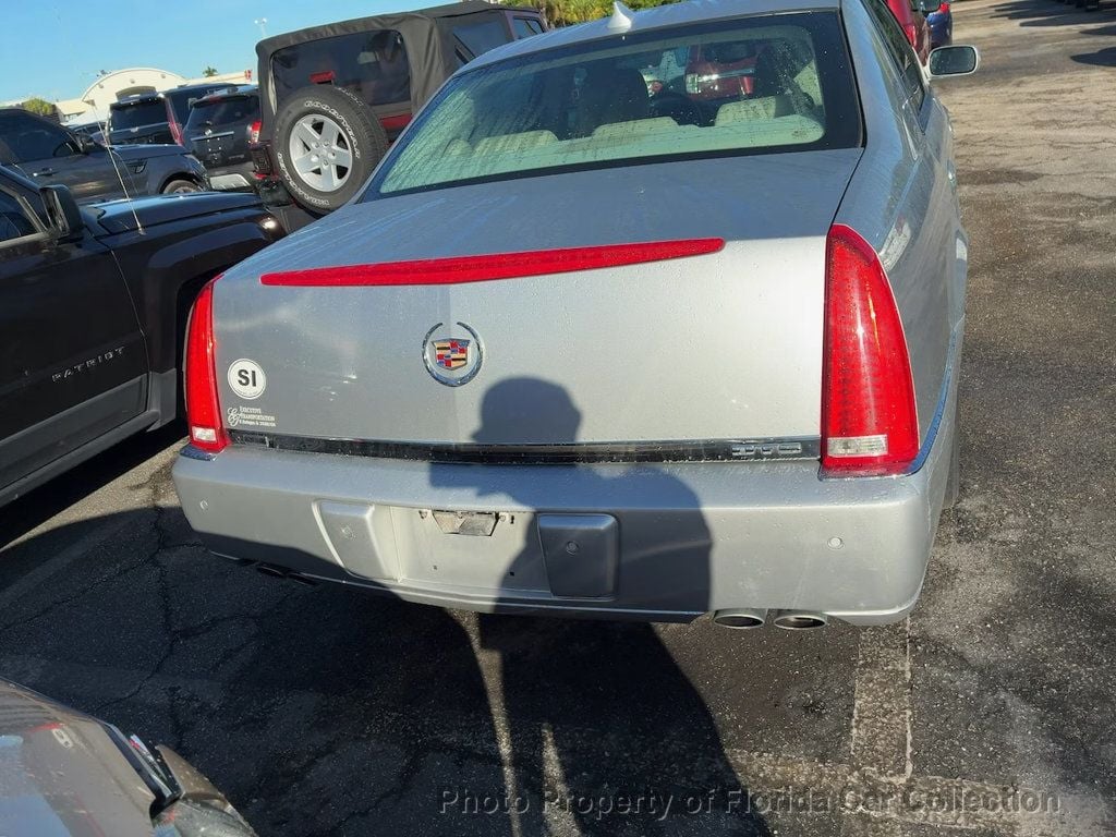 2010 Cadillac DTS Premium photo 7