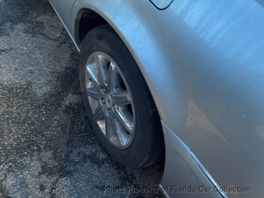 2010 Cadillac DTS Premium photo 8