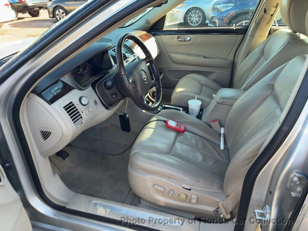 2010 Cadillac DTS Premium photo 3