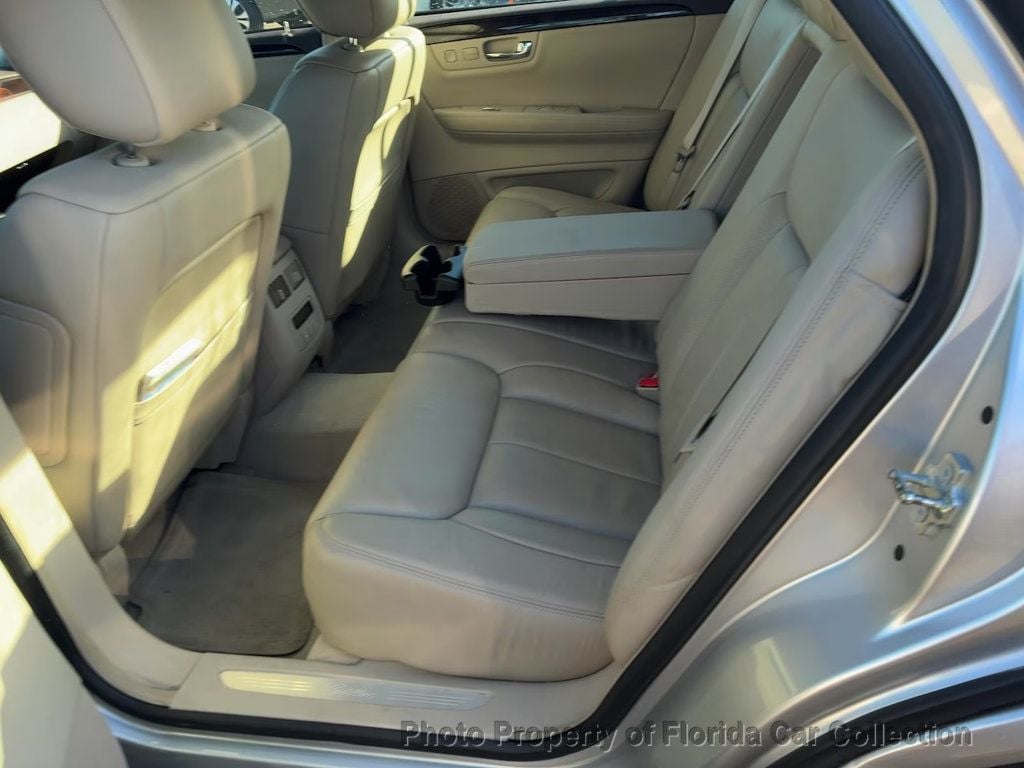 2010 Cadillac DTS Premium photo 4