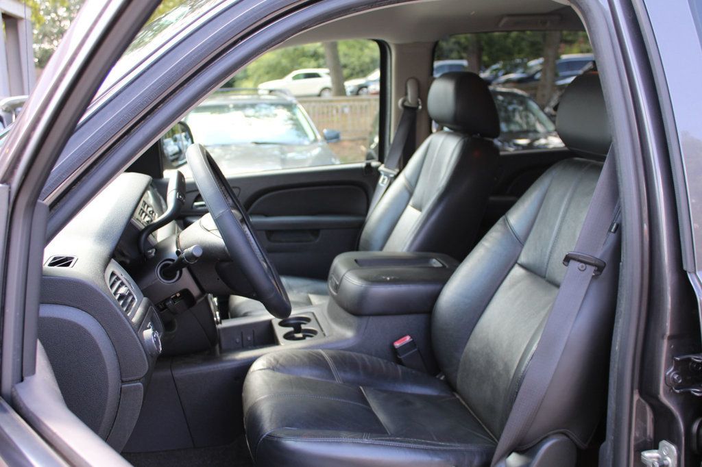2010 Chevrolet Avalanche LT photo 10