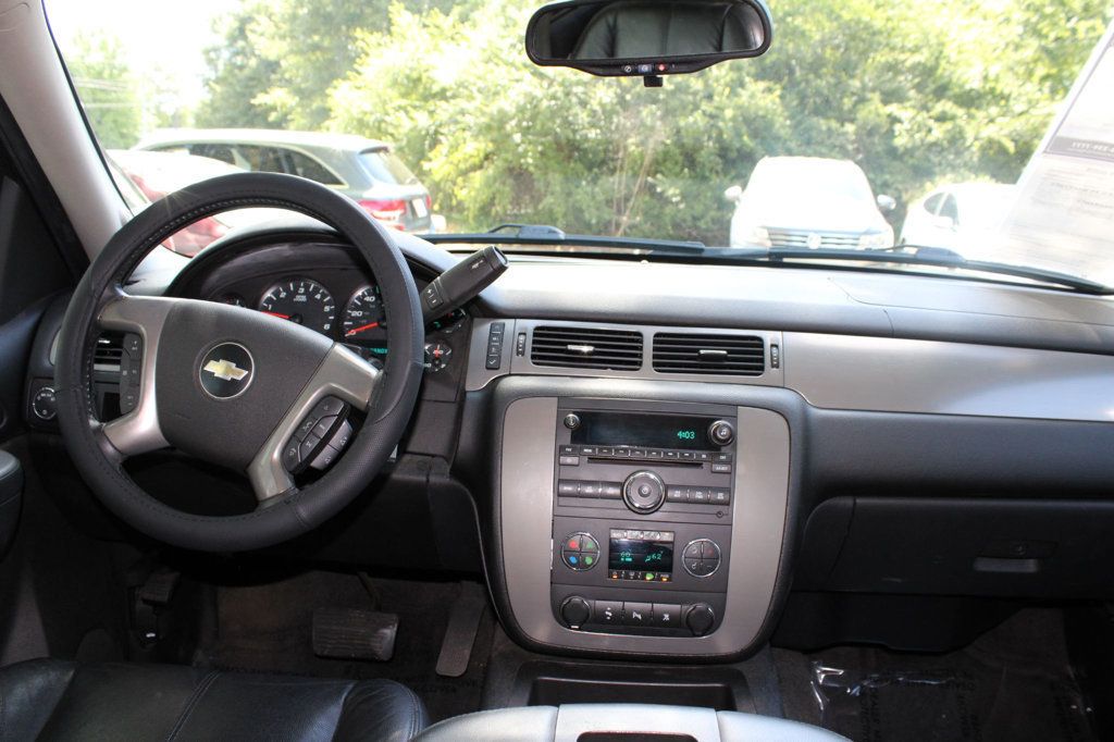 2010 Chevrolet Avalanche LT photo 12