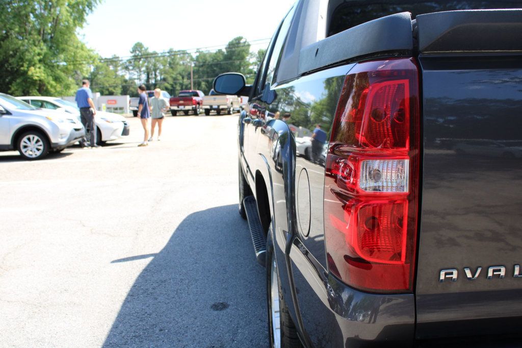 2010 Chevrolet Avalanche LT photo 15