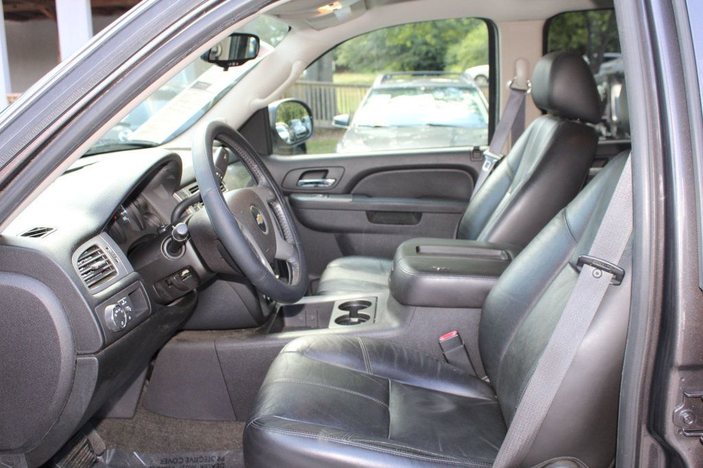 2010 Chevrolet Avalanche LT photo 22