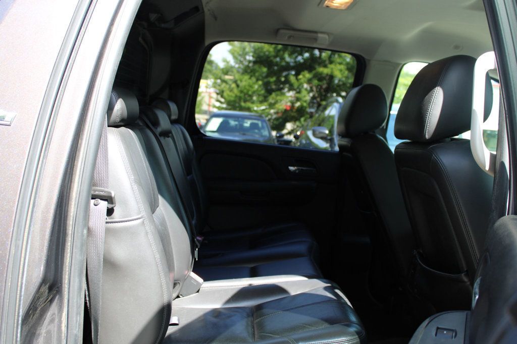 2010 Chevrolet Avalanche LT photo 26