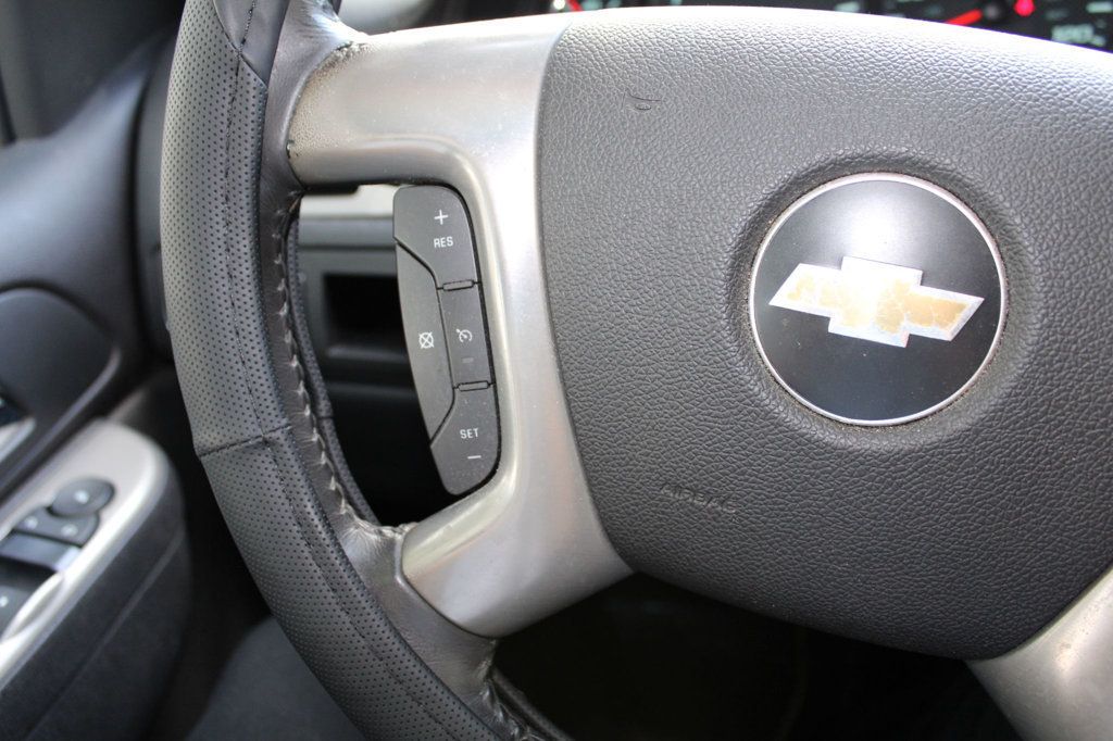 2010 Chevrolet Avalanche LT photo 27