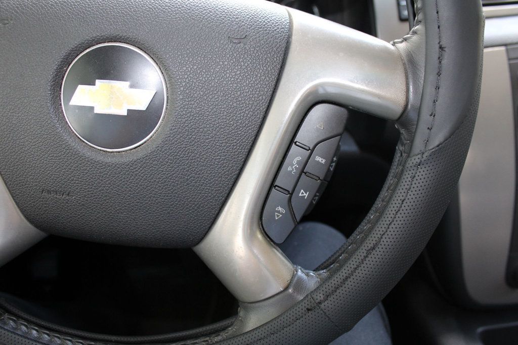 2010 Chevrolet Avalanche LT photo 28