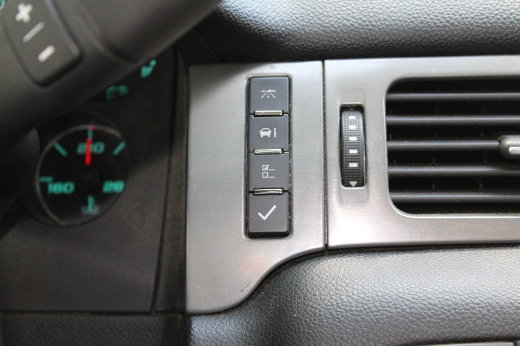 2010 Chevrolet Avalanche LT photo 30