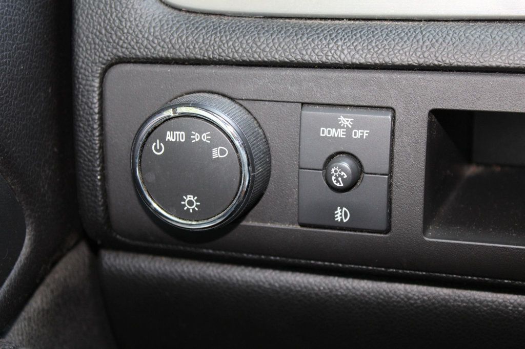 2010 Chevrolet Avalanche LT photo 31