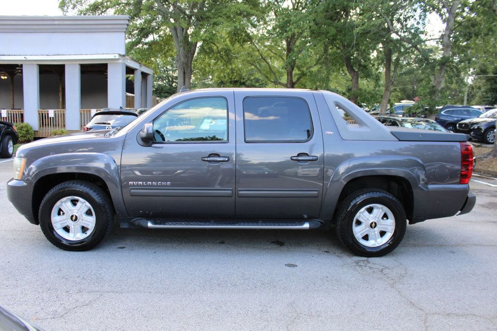 2010 Chevrolet Avalanche LT photo 4