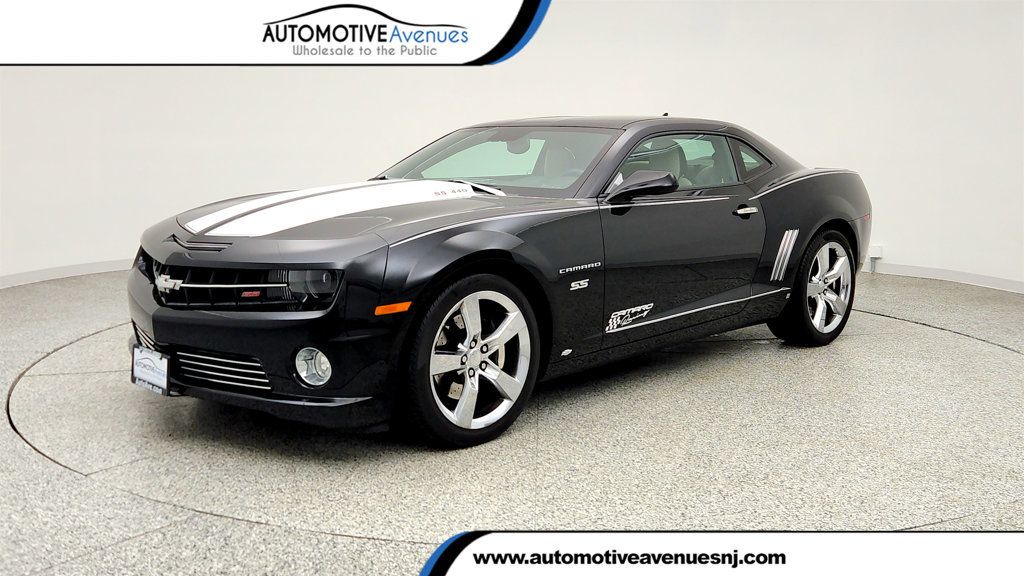 2010 Chevrolet Camaro 2dr Coupe 2SS w/ RS & White Stripe Packages - 23012946 | Video 1