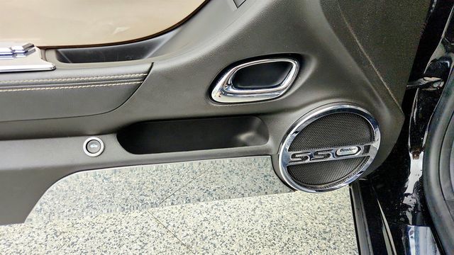 2010 Chevrolet Camaro 2dr Coupe 2SS w/ RS & White Stripe Packages - 23012946 - 10