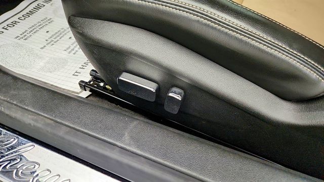 2010 Chevrolet Camaro 2dr Coupe 2SS w/ RS & White Stripe Packages - 23012946 - 11